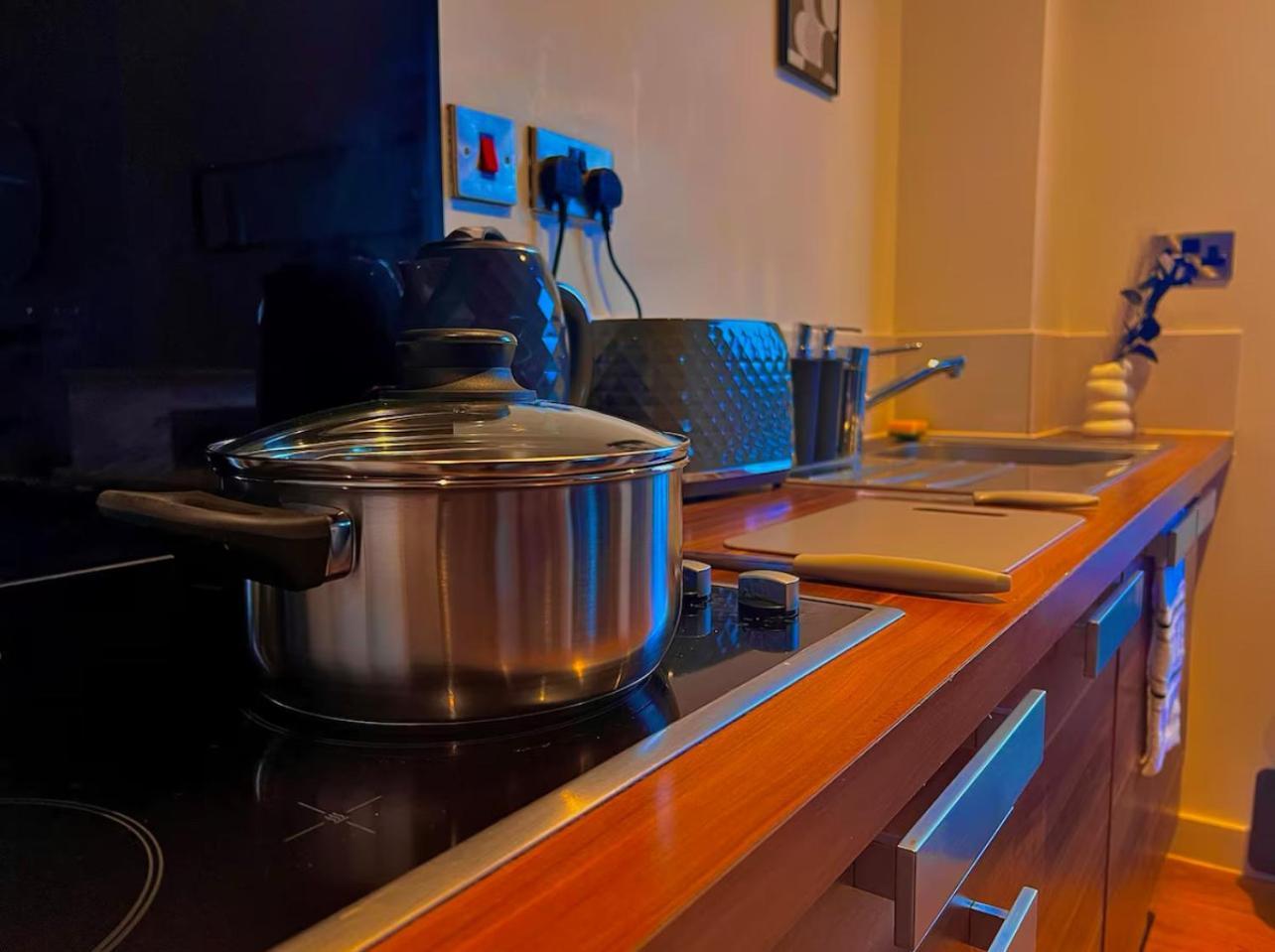 Penthouse Gem, Central, Scenic Views, Stylish, Modern, City Centre 2Br Sheffield Esterno foto