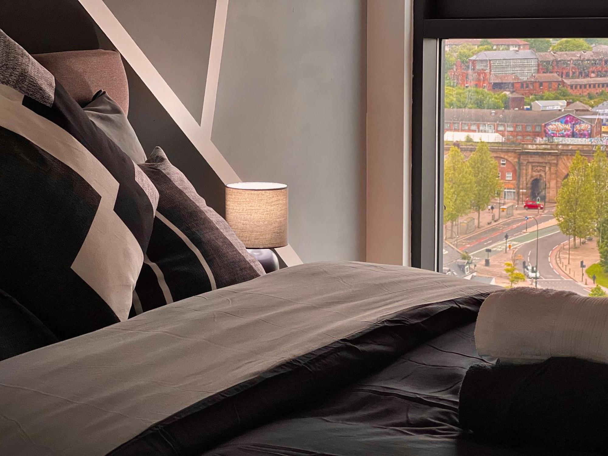 Penthouse Gem, Central, Scenic Views, Stylish, Modern, City Centre 2Br Sheffield Esterno foto